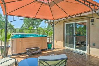 Luxe Granite Bay Home With Hot Tub, Fire Pits!