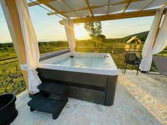Lunika, Luxury Villa With Pool, Jacuzzi And Sauna