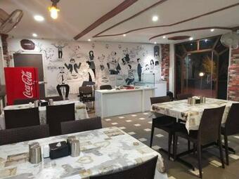 Spot On 88912 Hotel New Warana