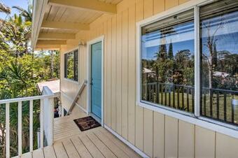 Sunny Pahoa Retreat Snorkel, Hike And Shop!