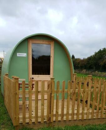 Glamping Pod At The Green Dragon Inn Buttington, Campsite,