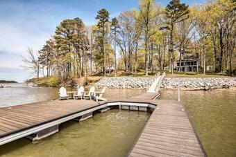 Kerr Lake Waterfront Getaway With Floating Dock