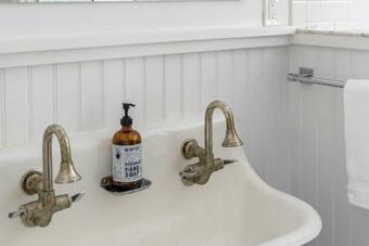 New Paradise In Woodstock With Pool