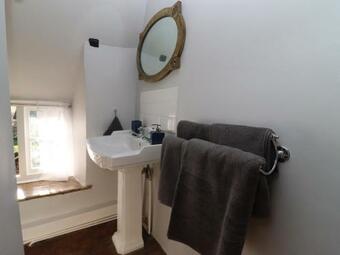 Stone's Throw Cottage