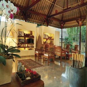 Hotel Komaneka Resort