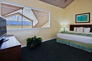 Holiday Inn Hotel & Suites Harbourside