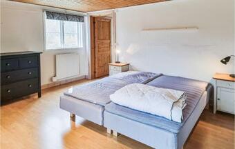 Amazing Home In �desh�g With 2 Bedrooms