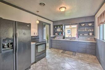 Convenient Preston Retreat With Private Yard!