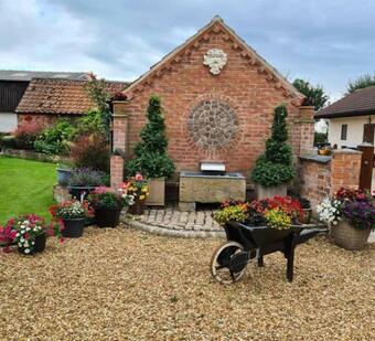 Paddock Cottage - Romantic Bolthole In Rural Idyll