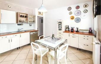 Awesome Home In Corps With Wifi, Private Swimming Pool And 6 Bedrooms