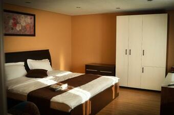 Hostal Pensiunea La Rogo