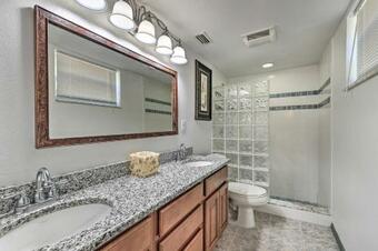 Central Florida Escape On 5 Acres With Grill And Pool!