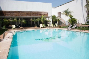 Hotel Waira Suites
