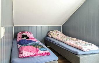 Four-bedroom Holiday Home In Dirdal