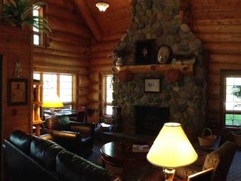 Hotel Konkapot Lodge