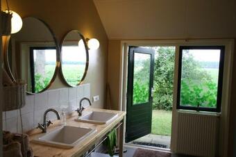 Pipowagen Ollie Met Bedstee En Knusse Inrichting