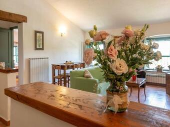 Beautiful Apartment In Collesalvetti With Garden