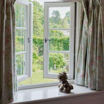 Stunning 2-bed Cottage In Fordwells