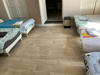 Maison/ /7 Salles De Bain/8 Chambres