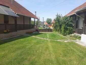 Apartamento B�r�-udvar Vend�gh�z