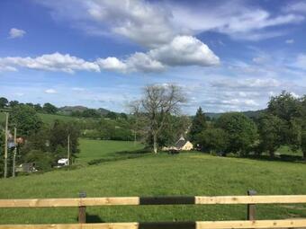 Apartamento 3 Bedroom Bungalow In Llanrhaeadr Ym