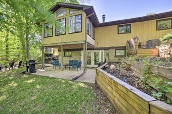 Picturesque Three Oaks Home About 4 Mi To Lake!