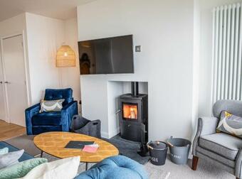 2 Bed Penthouse Apartment - 10 Plas