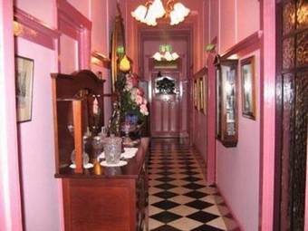 Hostal The Chalet Guesthouse And Studio