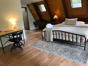 Spacious Riverside A-frame Cabin W/ Mt Baker Views