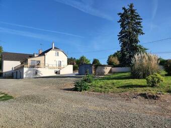 G�te De La Roche Au Pied Du Zoo De Beauval