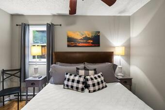 Chimney Rock Chalet Near Lake Lure!