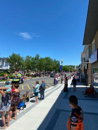 Cozy & Stylish Apartment For Visiting Or Pit Stops