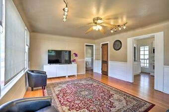 Sun-dappled Retreat With Private Back Deck!