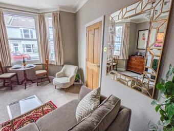 Apartamento Deco Studio: King Bed, Kitchenette, Stylish & Comfortable