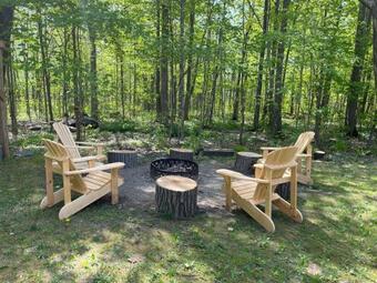 Cheerful 4-bedroom Cottage In Nature Setting