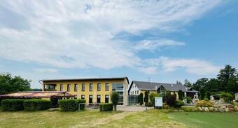 Hostal Restaurace A Penzion Golf Je?t?d