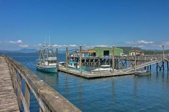 Apartamento Waterfront Apt With Mtn View, Walk Into Town!