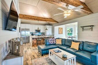 Riverfront Darien Cottage With Private Dock!