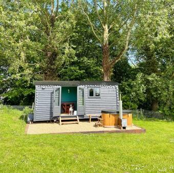 Apartamento Old King William Shepherd Huts And Private Hot Tubs In North Norfolk