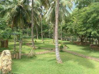 Hostal Room In Farmhouse - Mango Village Farm House With Natural Pool