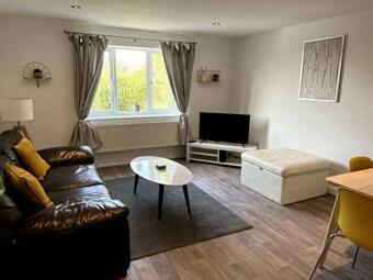The Aldridge 2 Bedroom Apartment With Free Parking