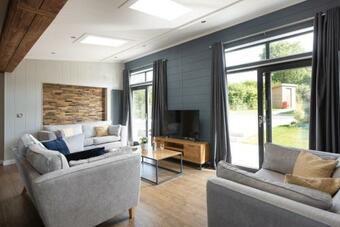 Primrose Lodge, 25 Roadford Lake Lodges