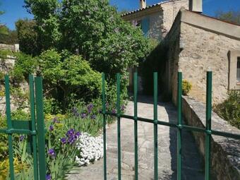 2 G�tes Anciens Au C?ur D'une Propri�t� Proven�ale