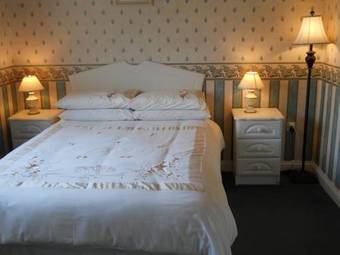 Bed & Breakfast River Valley Farmhouse