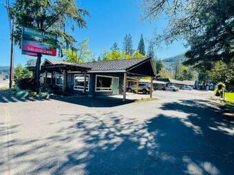 Hotel Riverfront Lodging