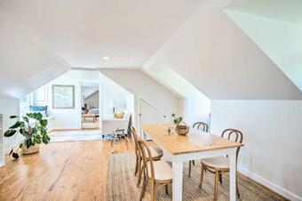 Bayside Deltaville Retreat With Beach And Grill!