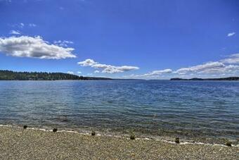 The Sound Cottage With 100 Ft Of Beachfront!