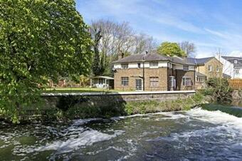 Bed & Breakfast Enfield Lock Business Stay House