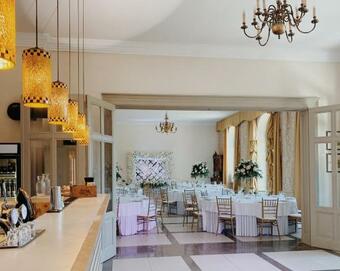 Bed & Breakfast Pa?ac Wielka Wie? - "pa?ac Pod D?bem"