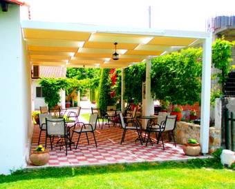 Koulouris Apartments & Studios